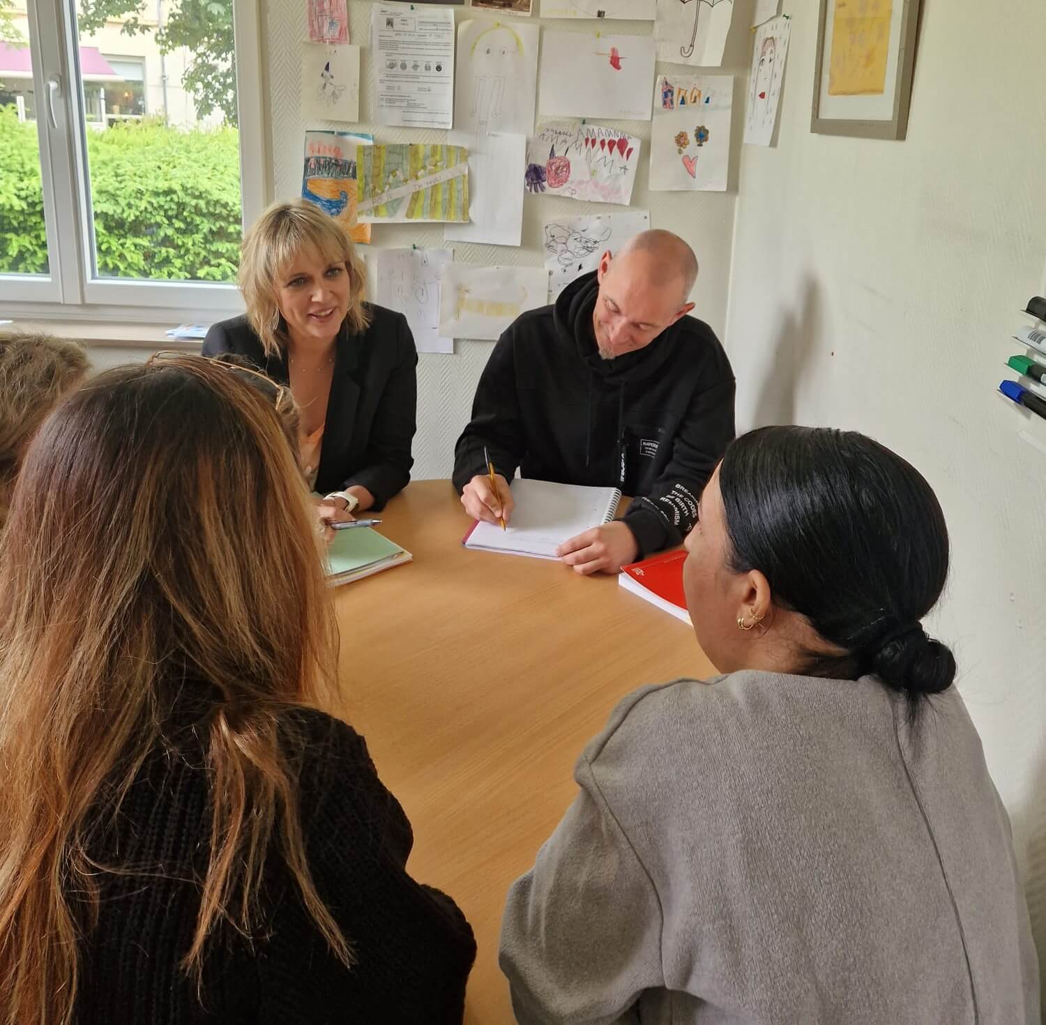 Photo de Christelle et Thibaut en séance de coaching familial